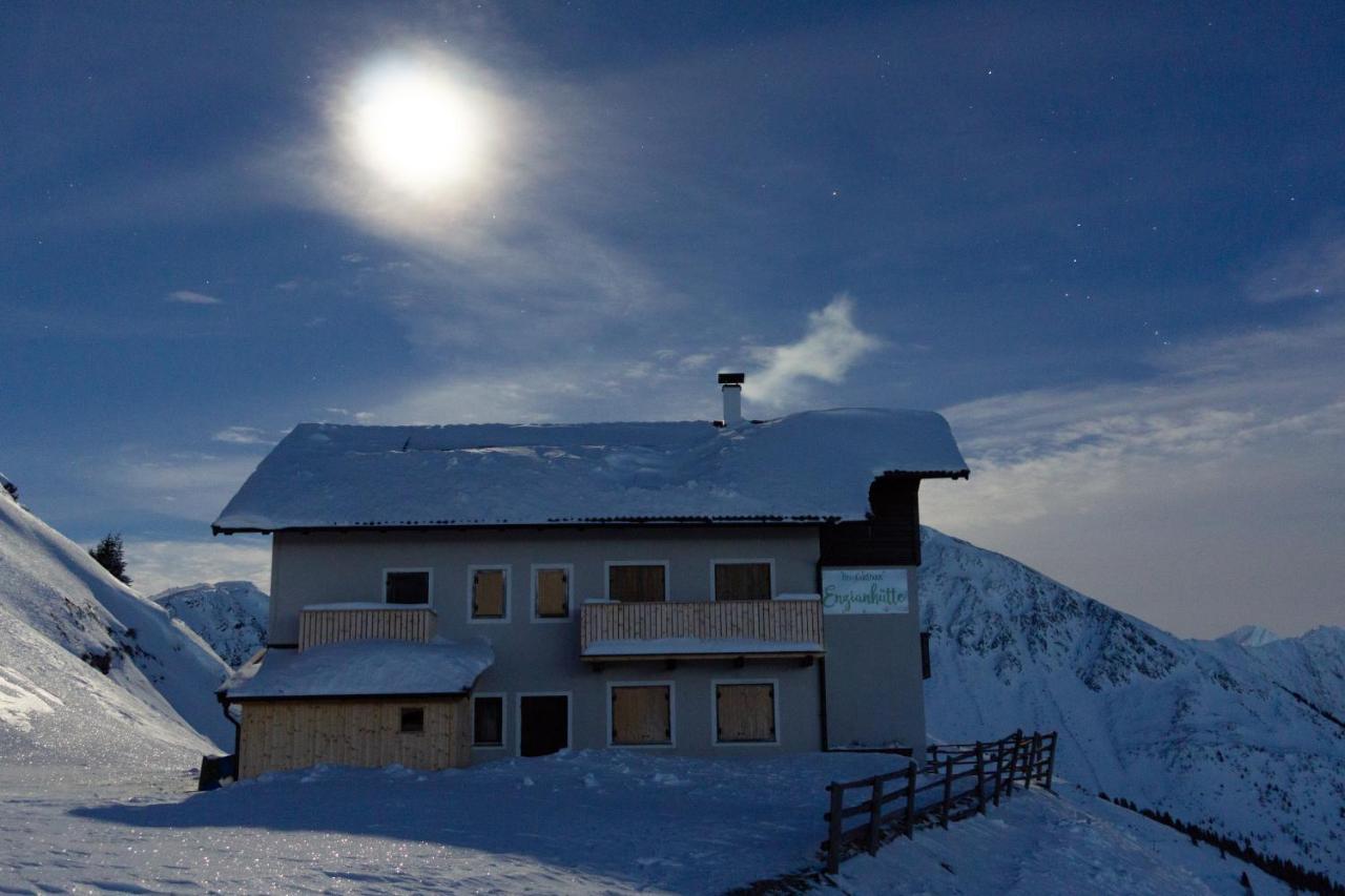 Enzianhuette Berggasthaus San Leonardo in Passiria Exterior foto