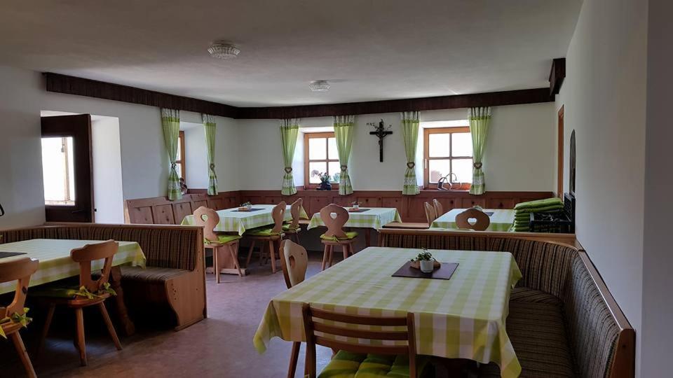 Enzianhuette Berggasthaus San Leonardo in Passiria Exterior foto