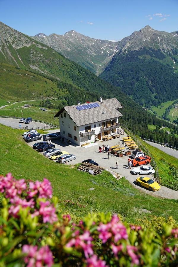 Enzianhuette Berggasthaus San Leonardo in Passiria Exterior foto